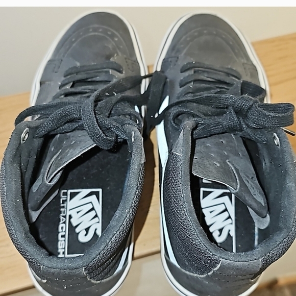 Vans Black and White High-Top Sneakers with Iconic Stripe - Picture 5 of 7